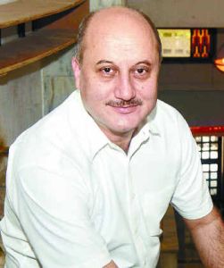 Anupam Kher gifts his book to Ang Lee